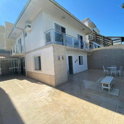 Casa Residencial/Comercial com 270m², 4 garagens, no bairro Ingleses do Rio Vermelho em Florianópolis