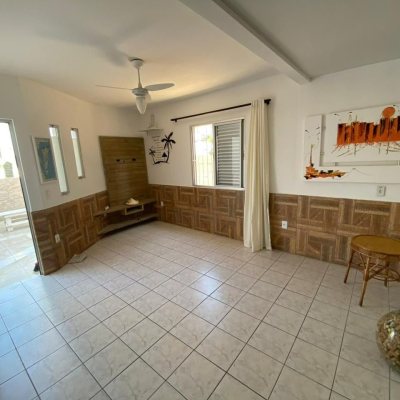 Casa Residencial/Comercial com 270m², 4 garagens, no bairro Ingleses do Rio Vermelho em Florianópolis