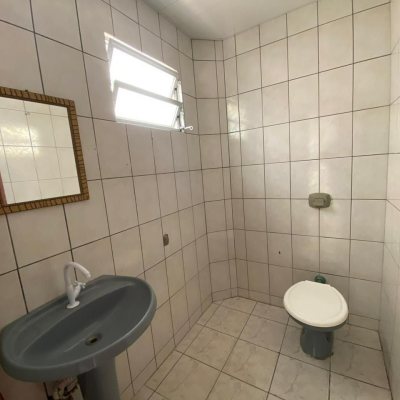 Casa Residencial/Comercial com 270m², 4 garagens, no bairro Ingleses do Rio Vermelho em Florianópolis