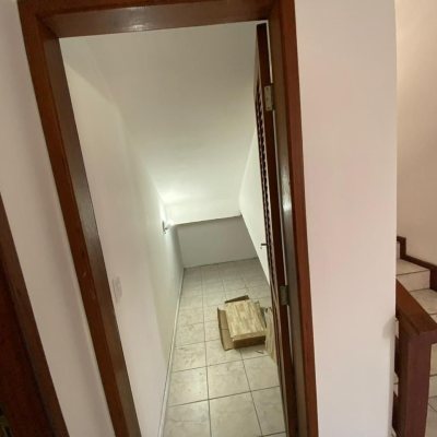 Casa Residencial/Comercial com 270m², 4 garagens, no bairro Ingleses do Rio Vermelho em Florianópolis