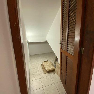 Casa Residencial/Comercial com 270m², 4 garagens, no bairro Ingleses do Rio Vermelho em Florianópolis