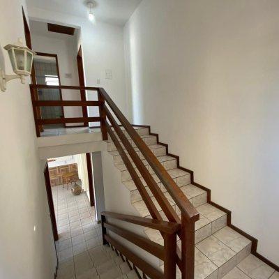 Casa Residencial/Comercial com 270m², 4 garagens, no bairro Ingleses do Rio Vermelho em Florianópolis