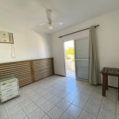 Casa Residencial/Comercial com 270m², 4 garagens, no bairro Ingleses do Rio Vermelho em Florianópolis