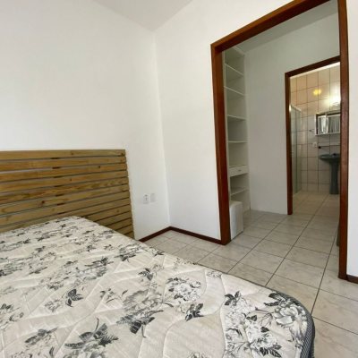 Casa Residencial/Comercial com 270m², 4 garagens, no bairro Ingleses do Rio Vermelho em Florianópolis