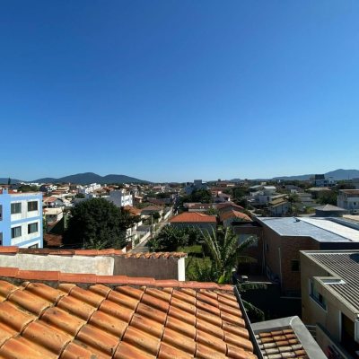 Casa Residencial/Comercial com 270m², 4 garagens, no bairro Ingleses do Rio Vermelho em Florianópolis