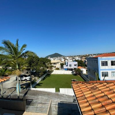 Casa Residencial/Comercial com 270m², 4 garagens, no bairro Ingleses do Rio Vermelho em Florianópolis