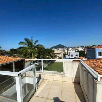 Casa Residencial/Comercial com 270m², 4 garagens, no bairro Ingleses do Rio Vermelho em Florianópolis