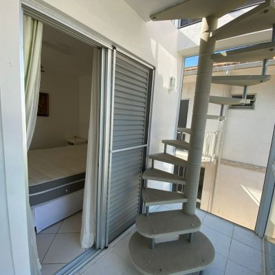 Casa Residencial/Comercial com 270m², 4 garagens, no bairro Ingleses do Rio Vermelho em Florianópolis