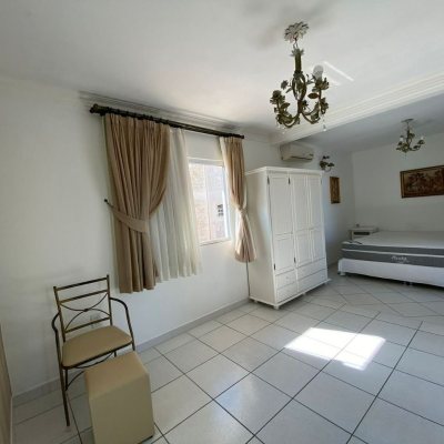 Casa Residencial/Comercial com 270m², 4 garagens, no bairro Ingleses do Rio Vermelho em Florianópolis