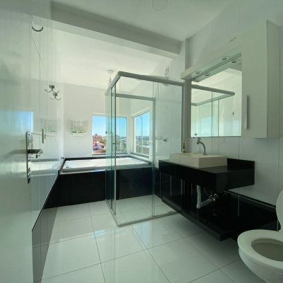 Casa Residencial/Comercial com 270m², 4 garagens, no bairro Ingleses do Rio Vermelho em Florianópolis