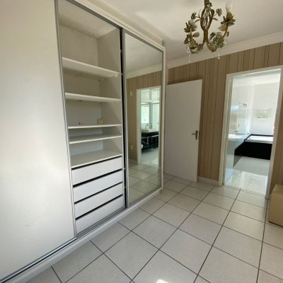 Casa Residencial/Comercial com 270m², 4 garagens, no bairro Ingleses do Rio Vermelho em Florianópolis