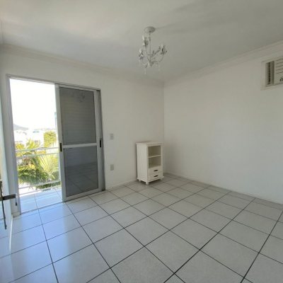 Casa Residencial/Comercial com 270m², 4 garagens, no bairro Ingleses do Rio Vermelho em Florianópolis