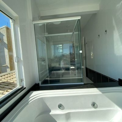 Casa Residencial/Comercial com 270m², 4 garagens, no bairro Ingleses do Rio Vermelho em Florianópolis