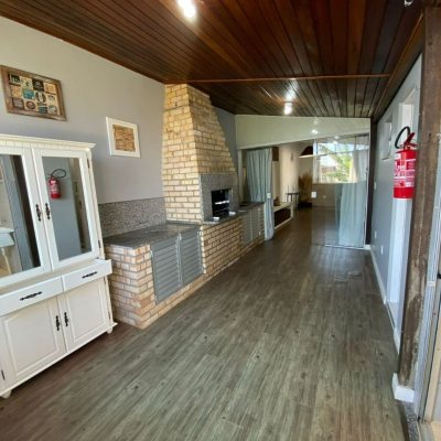 Casa Residencial/Comercial com 270m², 4 garagens, no bairro Ingleses do Rio Vermelho em Florianópolis