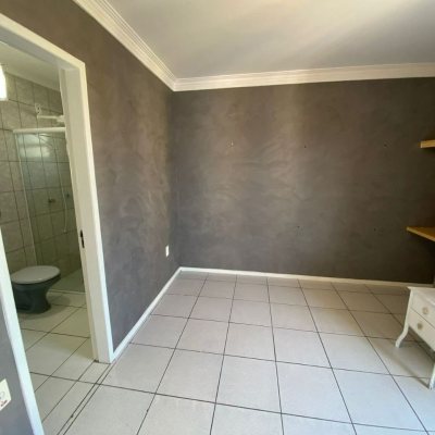 Casa Residencial/Comercial com 270m², 4 garagens, no bairro Ingleses do Rio Vermelho em Florianópolis