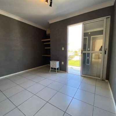 Casa Residencial/Comercial com 270m², 4 garagens, no bairro Ingleses do Rio Vermelho em Florianópolis