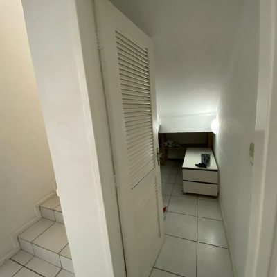 Casa Residencial/Comercial com 270m², 4 garagens, no bairro Ingleses do Rio Vermelho em Florianópolis