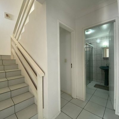 Casa Residencial/Comercial com 270m², 4 garagens, no bairro Ingleses do Rio Vermelho em Florianópolis