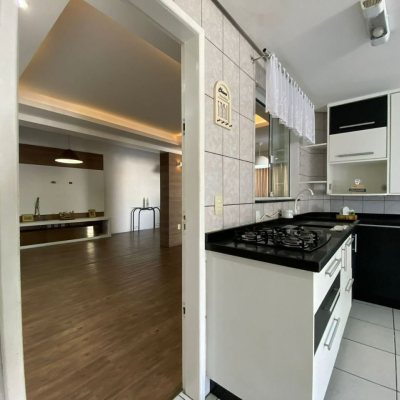 Casa Residencial/Comercial com 270m², 4 garagens, no bairro Ingleses do Rio Vermelho em Florianópolis