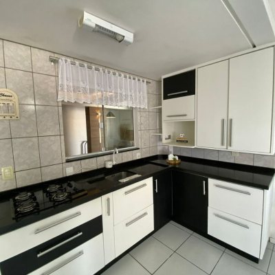 Casa Residencial/Comercial com 270m², 4 garagens, no bairro Ingleses do Rio Vermelho em Florianópolis