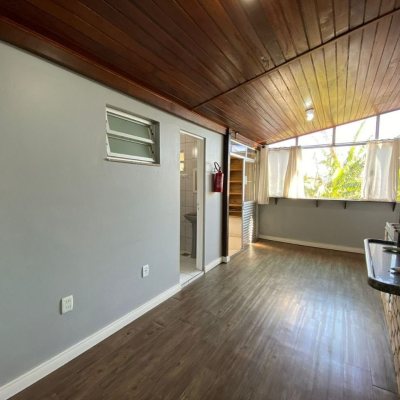 Casa Residencial/Comercial com 270m², 4 garagens, no bairro Ingleses do Rio Vermelho em Florianópolis