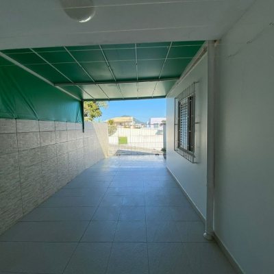 Casa Residencial/Comercial com 270m², 4 garagens, no bairro Ingleses do Rio Vermelho em Florianópolis