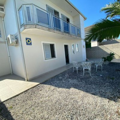 Casa Residencial/Comercial com 270m², 4 garagens, no bairro Ingleses do Rio Vermelho em Florianópolis