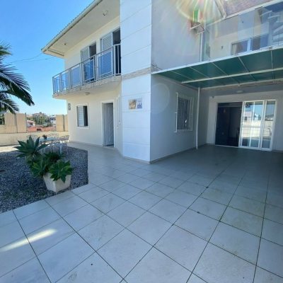 Casa Residencial/Comercial com 270m², 4 garagens, no bairro Ingleses do Rio Vermelho em Florianópolis