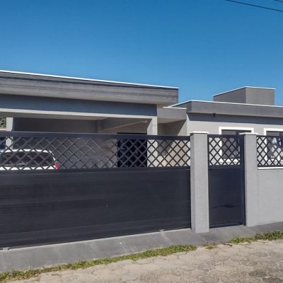Casa Residencial com 132m², 4 quartos, 2 suítes, 2 garagens, no bairro Ingleses em Florianópolis