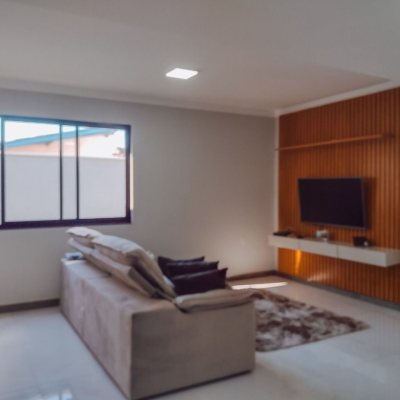 Casa Residencial com 132m², 4 quartos, 2 suítes, 2 garagens, no bairro Ingleses em Florianópolis