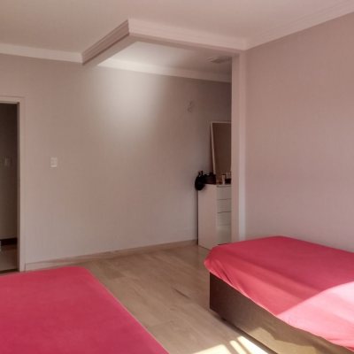 Casa Residencial com 132m², 4 quartos, 2 suítes, 2 garagens, no bairro Ingleses em Florianópolis