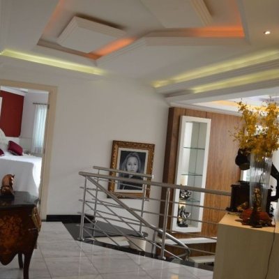 Casa em Condomínio com 400m², 3 quartos, 1 suíte, 2 garagens, no bairro Bosque Das Mansões em São José