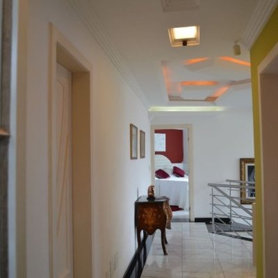 Casa em Condomínio com 400m², 3 quartos, 1 suíte, 2 garagens, no bairro Bosque Das Mansões em São José