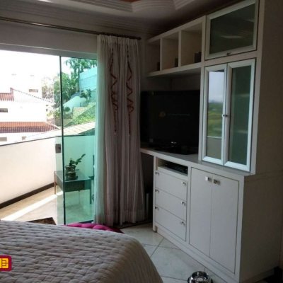 Casa em Condomínio com 400m², 3 quartos, 1 suíte, 2 garagens, no bairro Bosque Das Mansões em São José