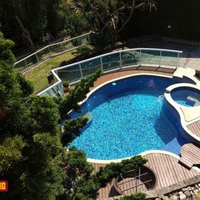 Casa em Condomínio com 400m², 3 quartos, 1 suíte, 2 garagens, no bairro Bosque Das Mansões em São José