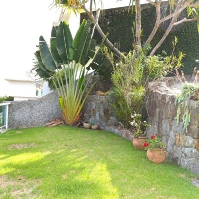 Casa em Condomínio com 400m², 3 quartos, 1 suíte, 2 garagens, no bairro Bosque Das Mansões em São José