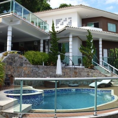 Casa em Condomínio com 400m², 3 quartos, 1 suíte, 2 garagens, no bairro Bosque Das Mansões em São José