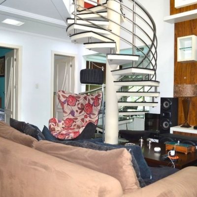 Casa em Condomínio com 400m², 3 quartos, 1 suíte, 2 garagens, no bairro Bosque Das Mansões em São José