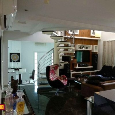 Casa em Condomínio com 400m², 3 quartos, 1 suíte, 2 garagens, no bairro Bosque Das Mansões em São José