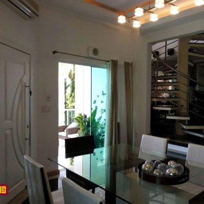 Casa em Condomínio com 400m², 3 quartos, 1 suíte, 2 garagens, no bairro Bosque Das Mansões em São José