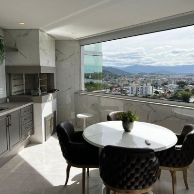 Cobertura com 240m², 3 quartos, 3 suítes, 3 garagens, no bairro Centro em Biguaçu