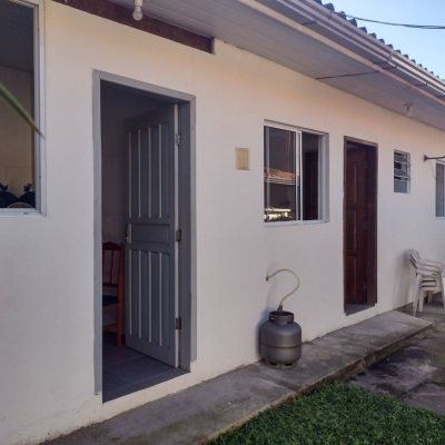 Casa Residencial com 133m², 5 quartos, 2 suítes, 3 garagens, no bairro Ingleses do Rio Vermelho em Florianópolis