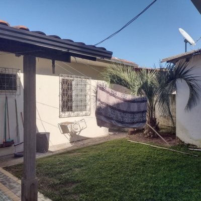 Casa Residencial com 133m², 5 quartos, 2 suítes, 3 garagens, no bairro Ingleses do Rio Vermelho em Florianópolis