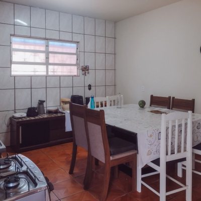 Casa Residencial com 133m², 5 quartos, 2 suítes, 3 garagens, no bairro Ingleses do Rio Vermelho em Florianópolis