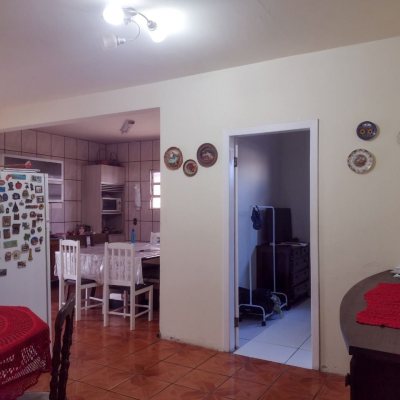 Casa Residencial com 133m², 5 quartos, 2 suítes, 3 garagens, no bairro Ingleses do Rio Vermelho em Florianópolis