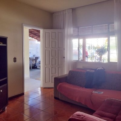 Casa Residencial com 133m², 5 quartos, 2 suítes, 3 garagens, no bairro Ingleses do Rio Vermelho em Florianópolis