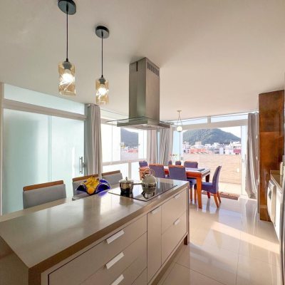 Cobertura com 156m², 4 quartos, 3 suítes, 2 garagens, no bairro Ingleses em Florianópolis