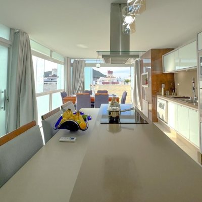 Cobertura com 156m², 4 quartos, 3 suítes, 2 garagens, no bairro Ingleses em Florianópolis