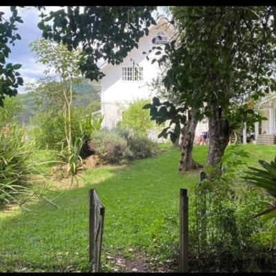 Casa Residencial com 250m², 4 quartos, 1 suíte, 2 garagens, no bairro Centro em Urubici