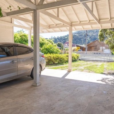 Casa Residencial com 250m², 4 quartos, 1 suíte, 2 garagens, no bairro Centro em Urubici